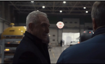 депутат Госдумы Сергей Морозов вместе с депутатом Мособлдумы Сергеем Маликовым посетили завод Мобитрак - фото - 1