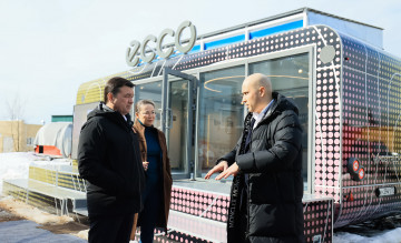 губернатор МО Андрей Воробьев посетил завод по производству фудтраков, домов на колесах Мобитрак - фото - 13